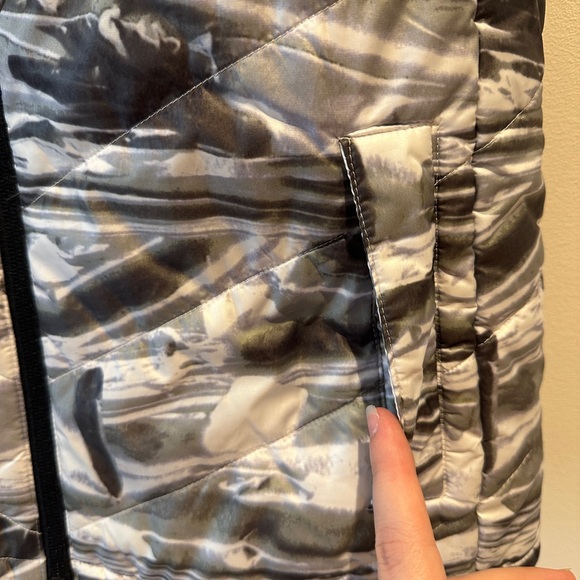 Track & Field Printed Puffer Vest size medium - Picture 4 of 9